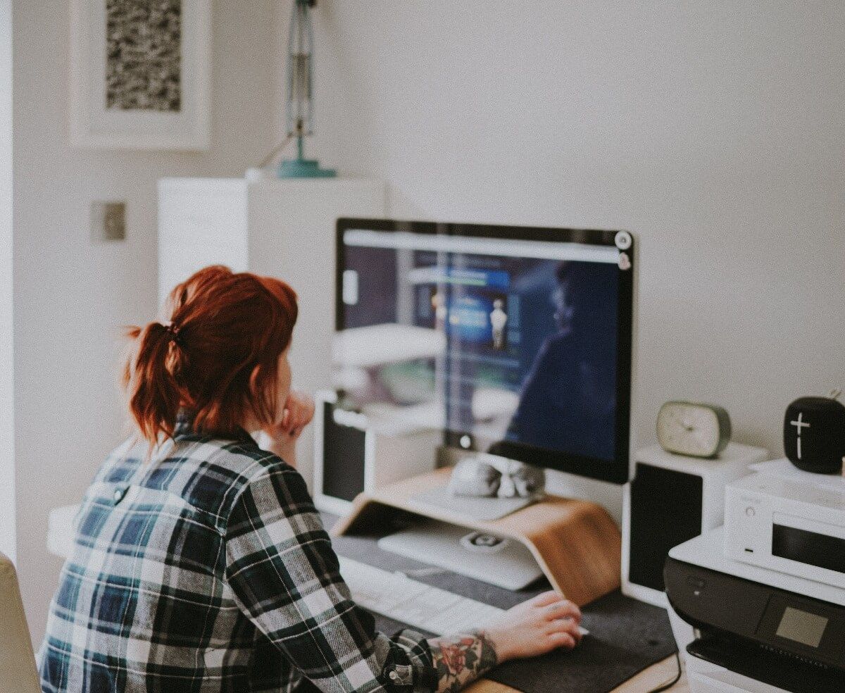 A hyrbid worker at work remotely